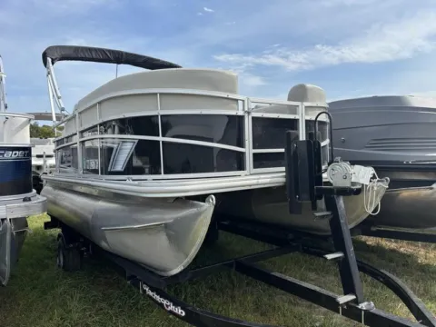 Unknown 2022 SUNCHASER VISTA 16 LR 40HP BUNK TRAILER for sale in Fargo, ND