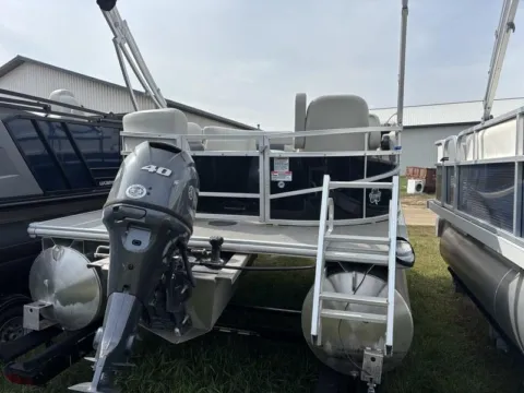 More photos of 2022 SUNCHASER VISTA 16 LR 40HP BUNK TRAILER at McLaughlin's RV and Marine, ND