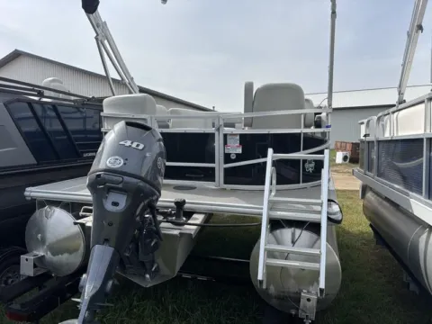 More photos of 2022 SUNCHASER VISTA 16 LR 40HP BUNK TRAILER at McLaughlin's RV and Marine, ND