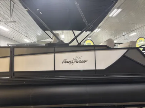 More photos of 2026 SUNCHASER ECLIPSE 25 SB DH TRIPLE 300HP BUNK TRAILER at McLaughlin's RV and Marine - Fargo, ND