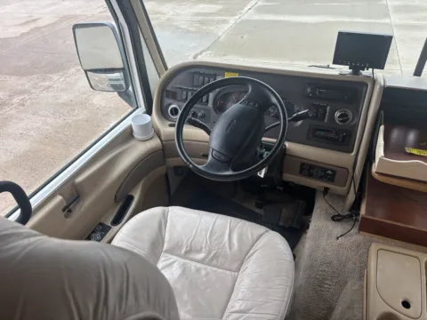 More photos of 2000 FLEETWOOD VISION PACE ARROW 36 at McLaughlin's RV and Marine - Fargo, ND