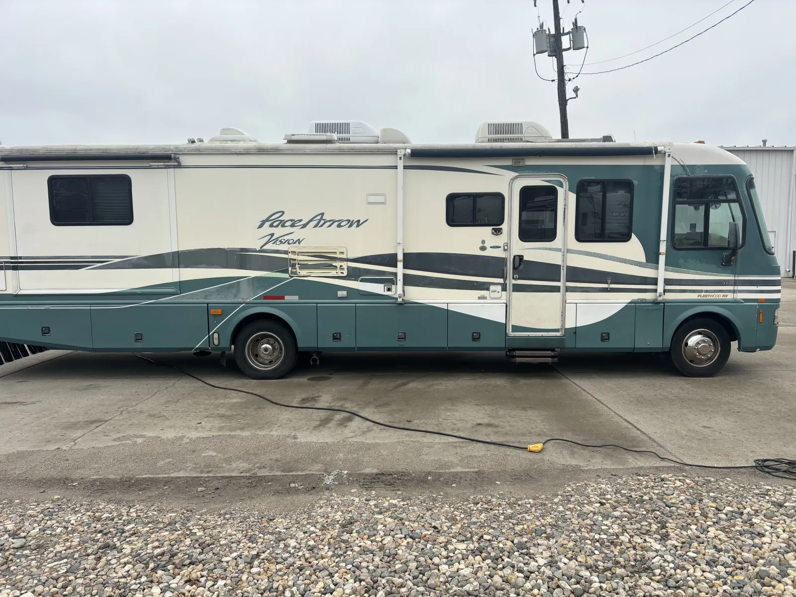 Unknown 2000 FLEETWOOD VISION PACE ARROW 36 for sale in Fargo, ND