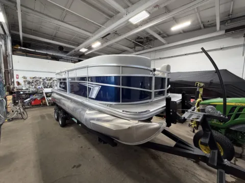 Photos of 2026 SUNCHASER VISTA 18 LR 50HP BUNK TRAILER for sale in Fargo, ND at McLaughlin's RV and Marine - Fargo