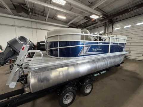 More photos of 2026 SUNCHASER VISTA 18 LR 50HP BUNK TRAILER at McLaughlin's RV and Marine - Fargo, ND