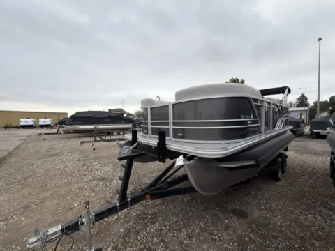 More photos of 2022 SYLVAN MIRAGE 820 CRUISE 40HP BUNK TRAILER at McLaughlin's RV and Marine - Fargo, ND