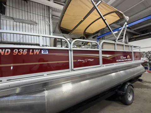 More photos of 2023 SUN TRACKER BASS BUGGY 18 DLX 60HP BUNK TRAILER at McLaughlin's RV & Marine - Brainerd, MN