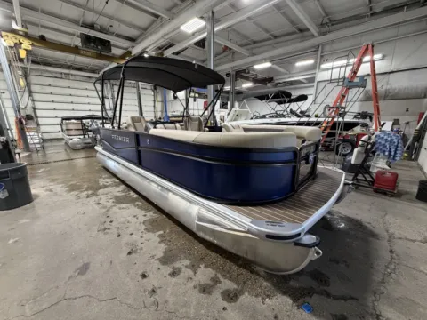 Photos of 2026 PREMIER SUNSCAPE 220 RF 115HP BUNK TRAILER for sale in Fargo, ND at McLaughlin's RV and Marine - Fargo