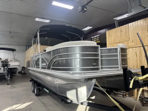 Photos of 2019 SYLVAN MIRAGE 8522 LZ 115HP SEA LEGS for sale in Fargo, ND at McLaughlin's RV and Marine - Fargo