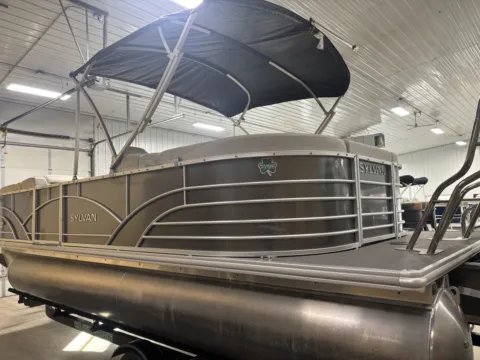 More photos of 2019 SYLVAN MIRAGE 8522 LZ 115HP SEA LEGS at McLaughlin's RV and Marine - Fargo, ND