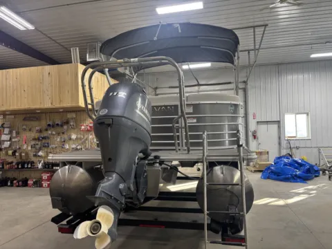 More photos of 2019 SYLVAN MIRAGE 8522 LZ 115HP SEA LEGS at McLaughlin's RV and Marine - Fargo, ND
