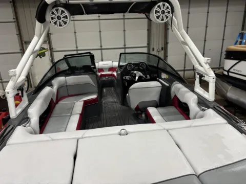 Photos of 2015 MOOMBA MONDO for sale in Detroit Lakes, MN at McLaughlin's RV & Marine - Detroit Lakes