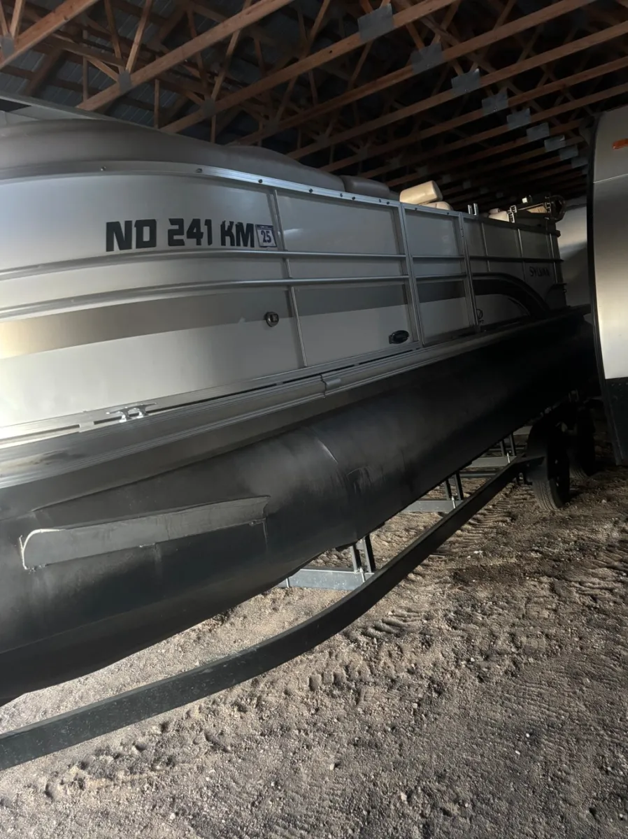 Unknown 2014 SYLVAN MIRAGE 8522 LZ 115HP BUNK TRAILER for sale in Fargo, ND