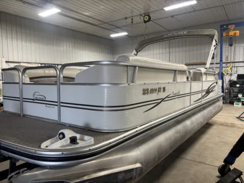 More photos of 2003 LOWE SUNCRUISER TRINIDAD 222 40HP MERC NO TRAILER at McLaughlin's RV and Marine - Fargo, ND