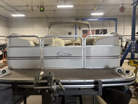 Another view of 2003 LOWE SUNCRUISER TRINIDAD 222 40HP MERC NO TRAILER for sale in Fargo, ND at McLaughlin's RV and Marine - Fargo