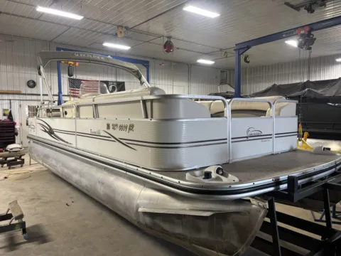 Photos of 2003 LOWE SUNCRUISER TRINIDAD 222 40HP MERC NO TRAILER for sale in Fargo, ND at McLaughlin's RV and Marine - Fargo