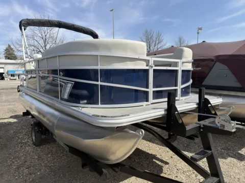 Photos of 2026 SUNCHASER VISTA 18 LR 50HP BUNK TRAILER for sale in Fargo, ND at McLaughlin's RV and Marine - Fargo