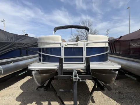 More photos of 2026 SUNCHASER VISTA 18 LR 50HP BUNK TRAILER at McLaughlin's RV and Marine - Fargo, ND