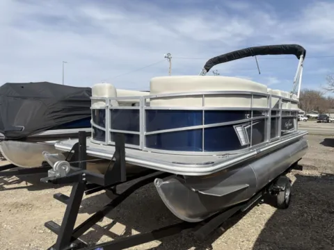 More photos of 2026 SUNCHASER VISTA 18 LR 50HP BUNK TRAILER at McLaughlin's RV and Marine - Fargo, ND