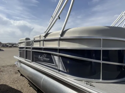 More photos of 2026 SUNCHASER VISTA 18 LR 50HP BUNK TRAILER at McLaughlin's RV and Marine - Fargo, ND