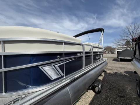 More photos of 2026 SUNCHASER VISTA 18 LR 50HP BUNK TRAILER at McLaughlin's RV and Marine - Fargo, ND