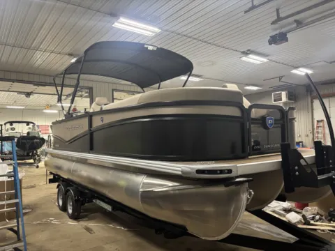 Photos of 2026 PREMIER SUNSCAPE 220 RF PTX TRIPLE 200HP BUNK TRAILER for sale in Fargo, ND at McLaughlin's RV and Marine - Fargo