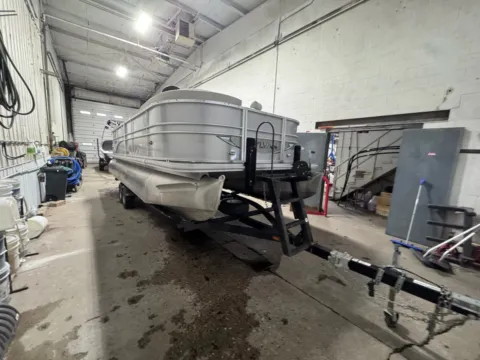 More photos of 2015 SYLVAN MIRAGE 8522 LZ 150HP LEGS BUNK TRAILER at McLaughlin's RV and Marine - Fargo, ND