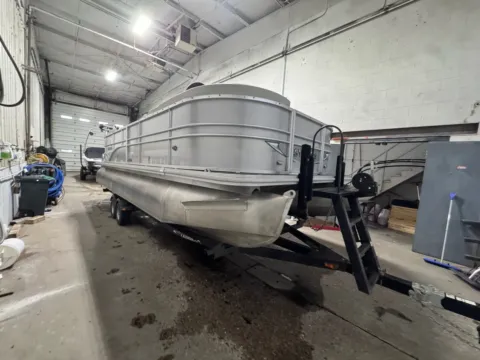 More photos of 2015 SYLVAN MIRAGE 8522 LZ 150HP LEGS BUNK TRAILER at McLaughlin's RV and Marine - Fargo, ND