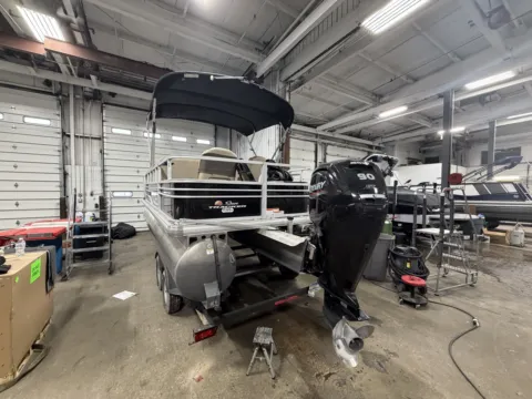 More photos of 2021 SUNTRACKER FISHIN BARGE 20 DLX 90HP BUNK TRAILER at McLaughlin's RV and Marine - Fargo, ND