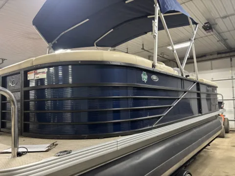 More photos of 2018 CREST CREST I 230 SLC 150HP BUNK TRAILER at McLaughlin's RV and Marine - Fargo, ND