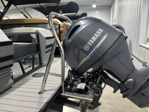 More photos of 2026 SYLVAN R SERIES R-22 LZ DH 115HP BUNK TRAILER at McLaughlin's RV and Marine - Fargo, ND