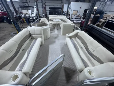 White 2006 BENNINGTON 2050 GL 60HP BUNK TRAILER for sale in Fargo, ND