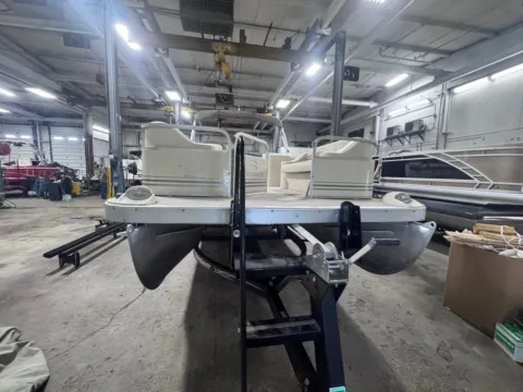 Another view of 2006 BENNINGTON 2050 GL 60HP BUNK TRAILER for sale in Fargo, ND at McLaughlin's RV and Marine - Fargo