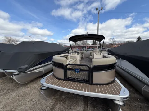 More photos of 2026 PREMIER SUNSCAPE 220 RF 115HP BUNK TRAILER at McLaughlin's RV and Marine - Fargo, ND