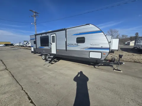 Photos of 2020 COACHMEN CATALINA 283 RKS LEGACY EDITION for sale in Fargo, ND at McLaughlin's RV and Marine - Fargo