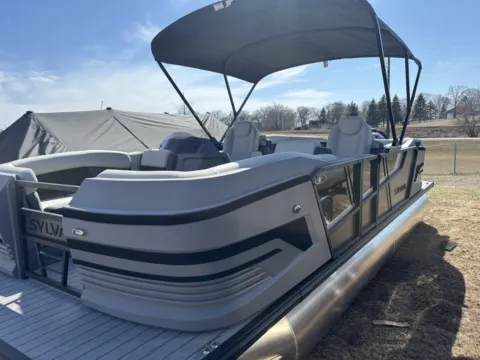 More photos of 2026 SYLVAN R SERIES R-22 LZ DH 115HP BUNK TRAILER at McLaughlin's RV & Marine - Detroit Lakes, MN