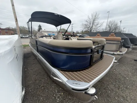 Photos of 2026 PREMIER SUNSCAPE 220 RF 150HP BUNK TRAILER for sale in Fargo, ND at McLaughlin's RV and Marine - Fargo
