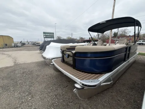 More photos of 2026 PREMIER SUNSCAPE 220 RF 150HP BUNK TRAILER at McLaughlin's RV and Marine - Fargo, ND