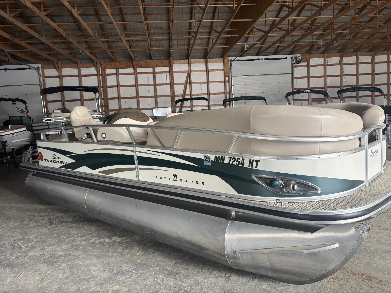 Unknown 2010 TRACKER PARTY BARGE 22 90HP BUNK TRAILER for sale in Fargo, ND