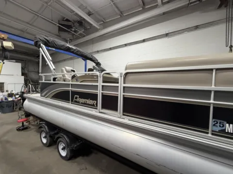 More photos of 2011 PREMIER SUNSATION 225 90HP LEGS BUNK TRAILER at McLaughlin's RV and Marine - Fargo, ND