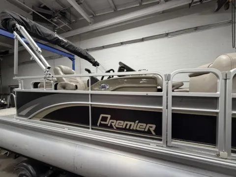 More photos of 2011 PREMIER SUNSATION 225 90HP LEGS BUNK TRAILER at McLaughlin's RV and Marine - Fargo, ND