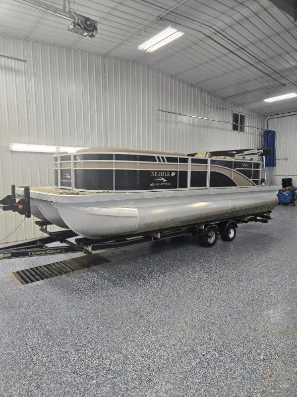 Unknown 2022 BENNINGTON 22 SSRX TRIPLE 115HP BUNK TRAILER for sale in Fargo, ND