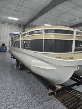 More photos of 2022 BENNINGTON 22 SSRX TRIPLE 115HP BUNK TRAILER at McLaughlin's RV and Marine - Fargo, ND