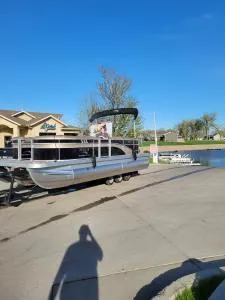 Unknown 2022 BENNINGTON 22 SSRX TRIPLE 115HP BUNK TRAILER for sale in Fargo, ND
