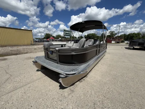 Photos of 2026 PREMIER SUNSCAPE 220 RL 115HP BUNK TRAILER for sale in Fargo, ND at McLaughlin's RV and Marine - Fargo