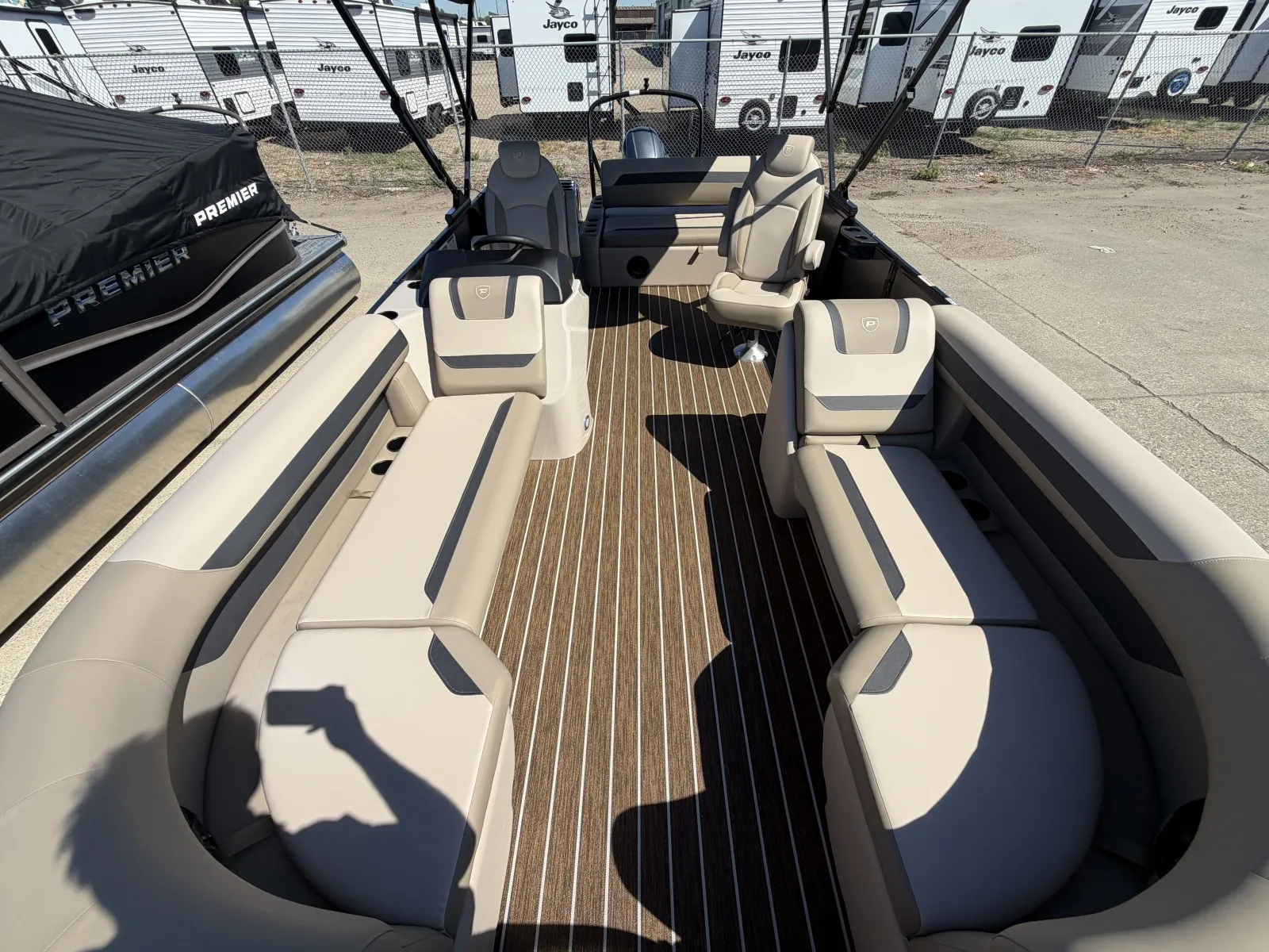 2027 PREMIER SUNSCAPE 220 RL 115HP BUNK TRAILER