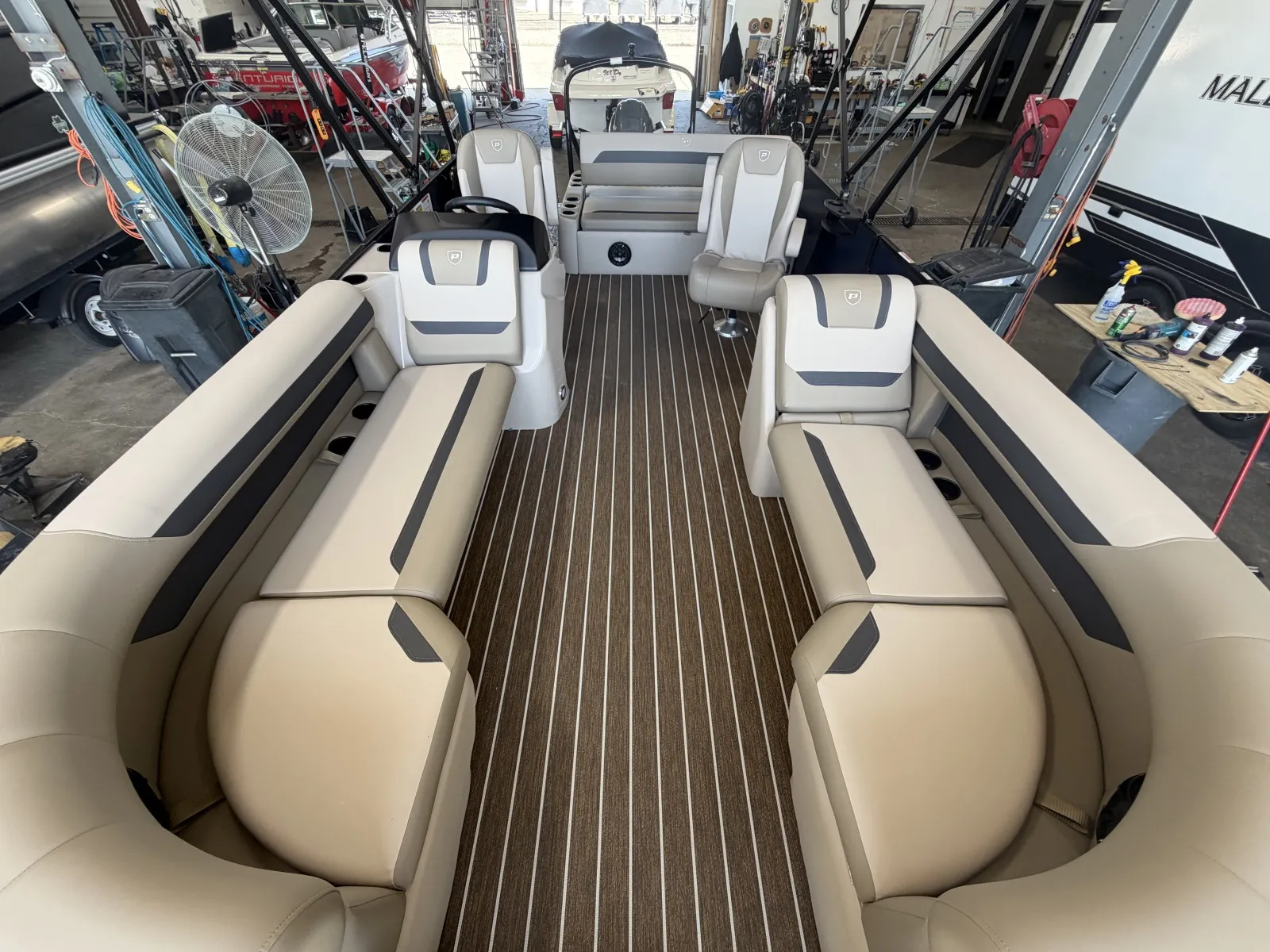2027 PREMIER SUNSCAPE 200 RL 90HP BUNK TRAILER