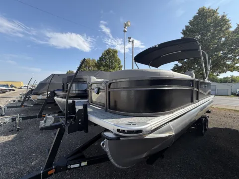 Photos of 2027 PREMIER SUNSCAPE 220 RF 115HP BUNK TRAILER for sale in Fargo, ND at McLaughlin's RV and Marine - Fargo