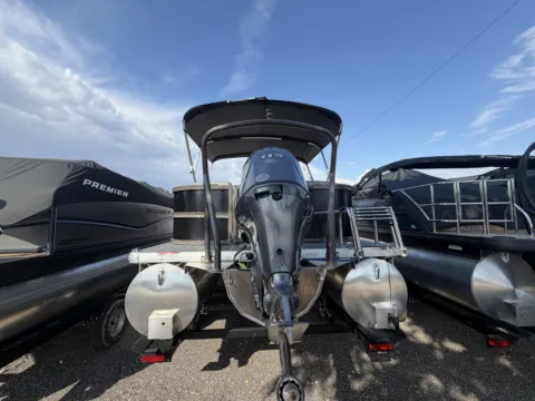More photos of 2027 PREMIER SUNSCAPE 220 RF 115HP BUNK TRAILER at McLaughlin's RV and Marine - Fargo, ND