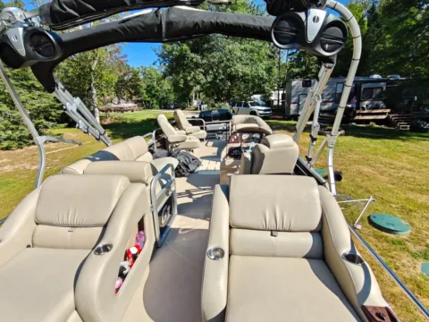 More photos of 2012 G-3 ELITE 325C TRIPLE 225HP TRAILER LEGS at McLaughlin's RV and Marine - Fargo, ND