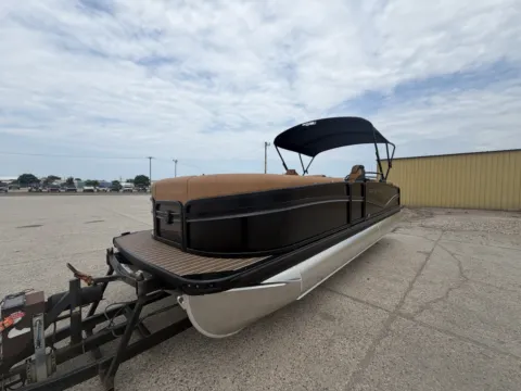 More photos of 2027 PREMIER SOLARIS 250 RF PTX TRIPLE 300HP BUNK TRAILER at McLaughlin's RV and Marine - Fargo, ND